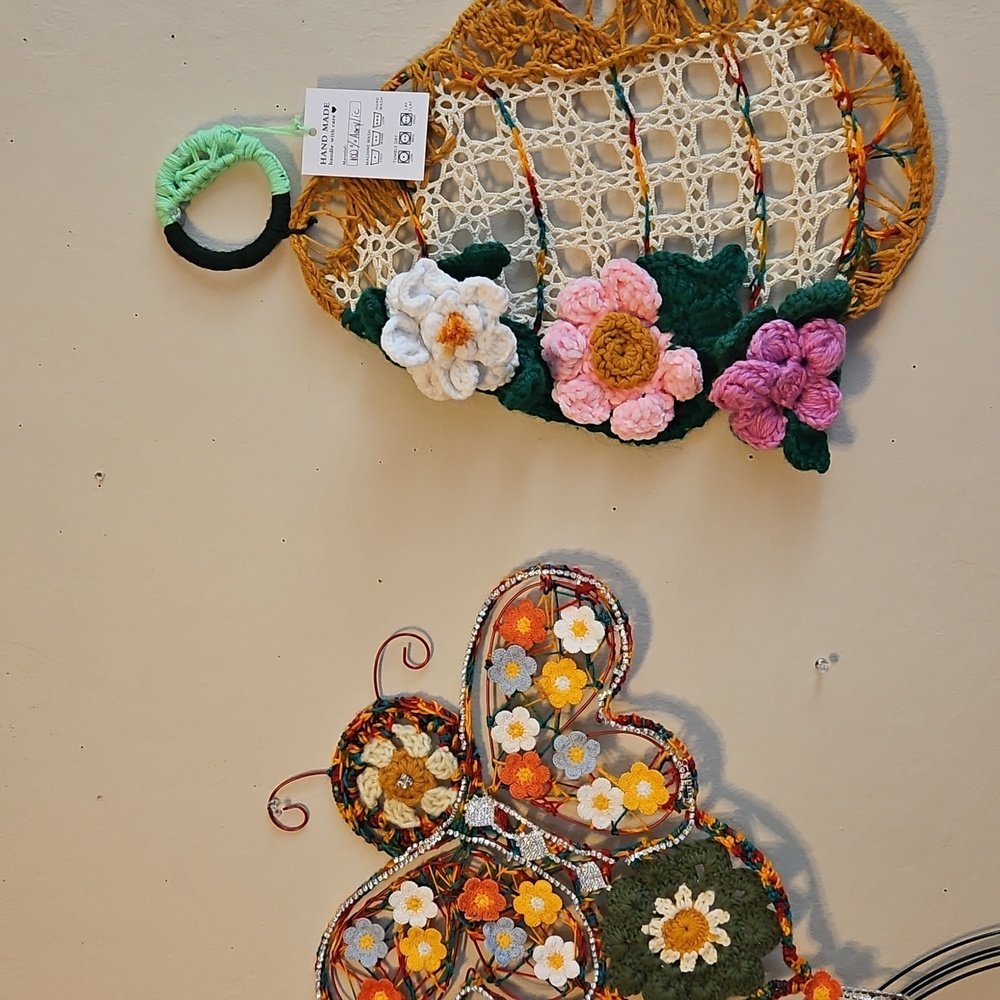 Handcrafted Bee Hive Crochet Floral Holiday Wreath Multicolored Knit Wall Decor - Picture 13 of 17